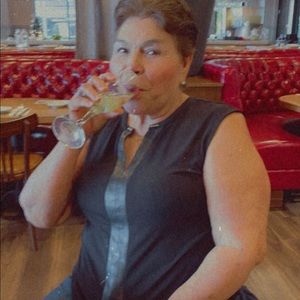 Meet your Posher, Laura